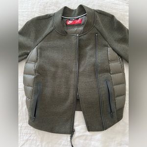 Nike tech fleece aeroloft 800 down puff jacket
